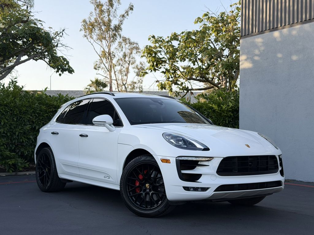 2018 PORSCHE Macan