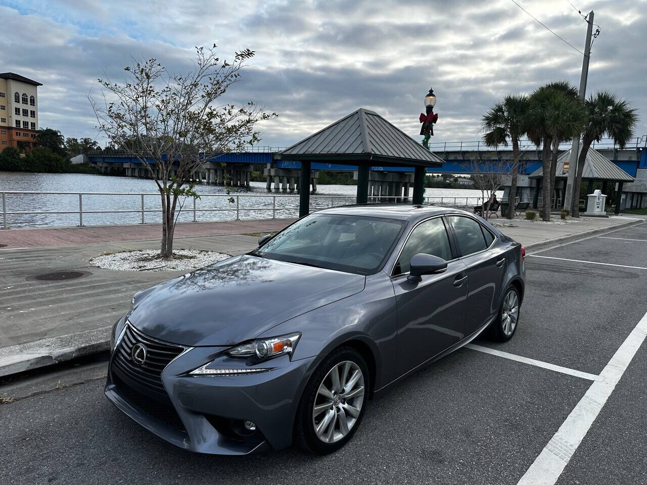 2016 LEXUS IS
