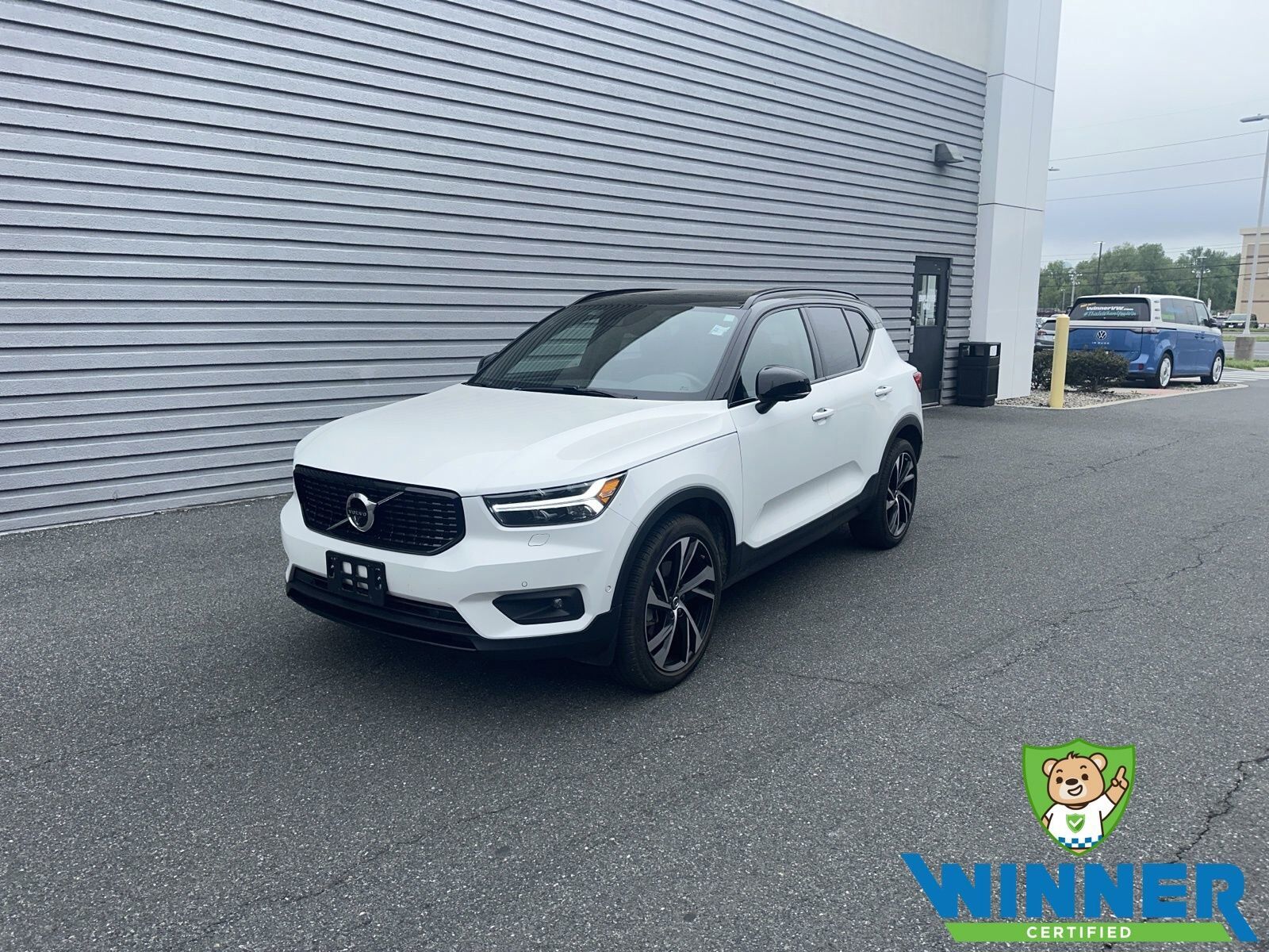 2021 VOLVO XC40