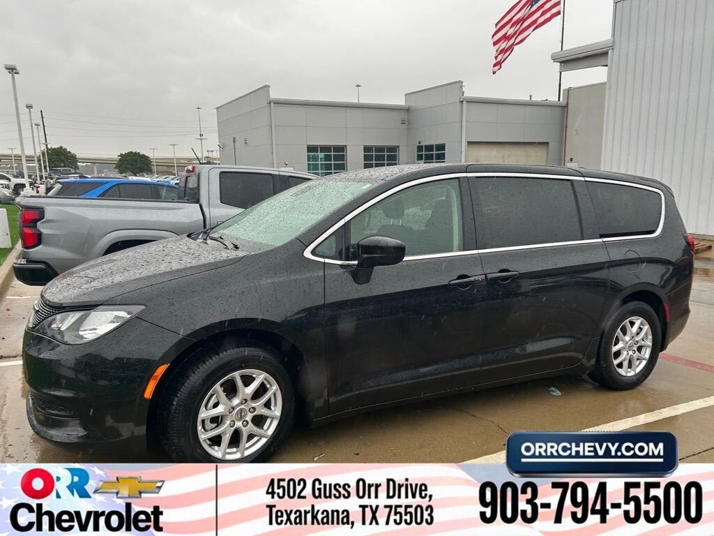 2023 CHRYSLER Voyager