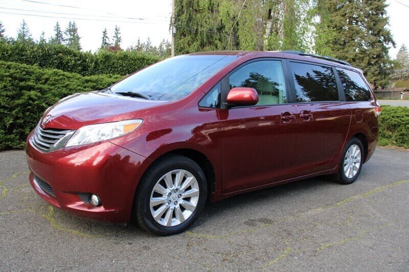 2011 TOYOTA Sienna