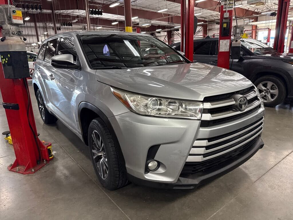 2017 TOYOTA Highlander