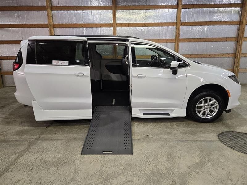 2021 CHRYSLER Voyager