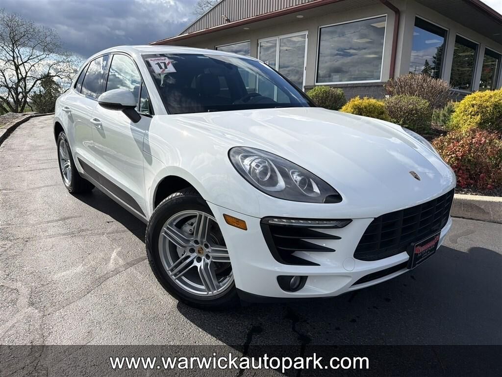 2017 PORSCHE Macan