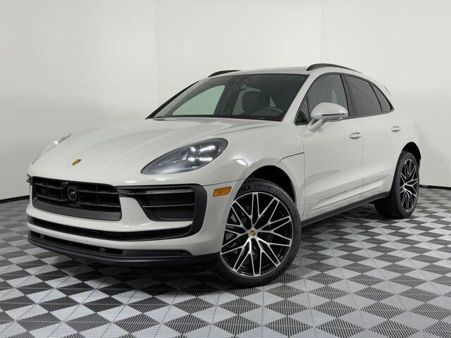 2026 PORSCHE Macan
