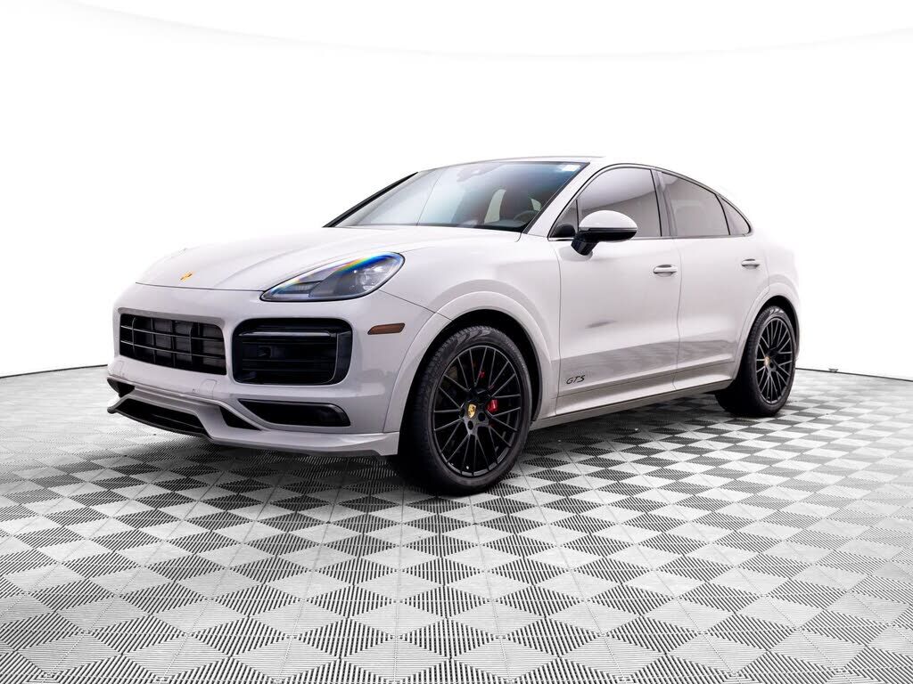 2022 PORSCHE Cayenne