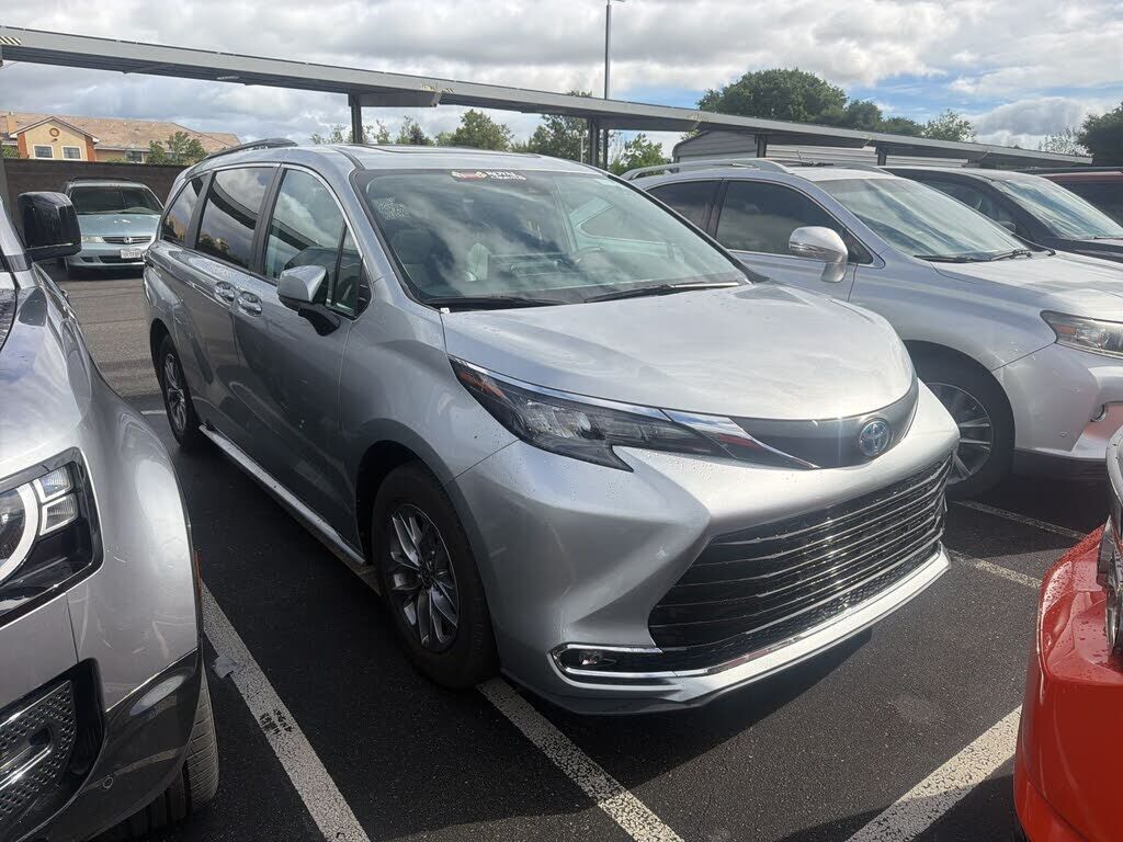2025 TOYOTA Sienna