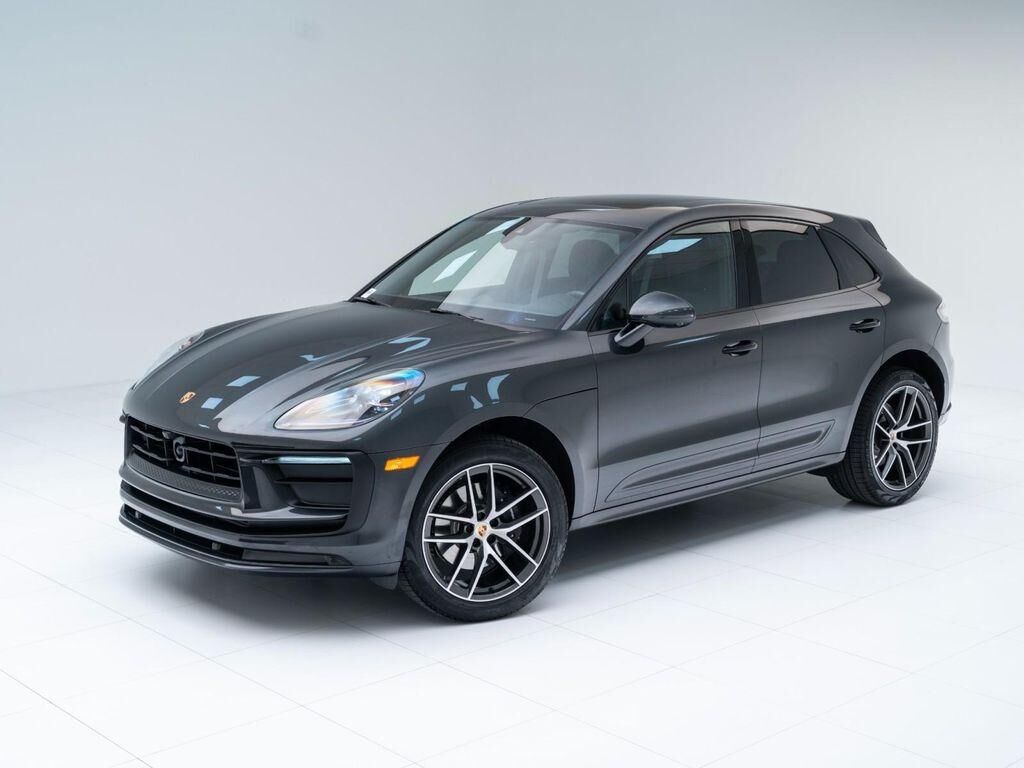 2025 PORSCHE Macan