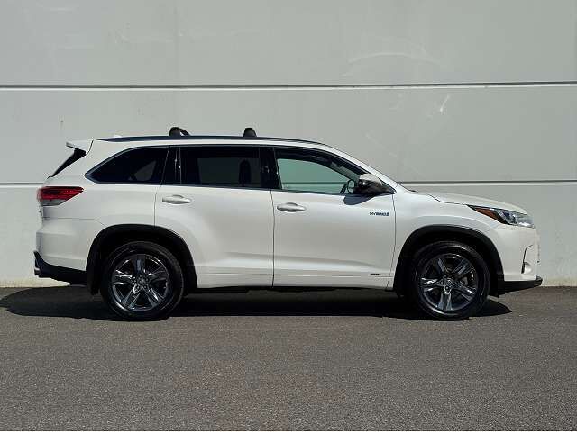 2017 TOYOTA Highlander