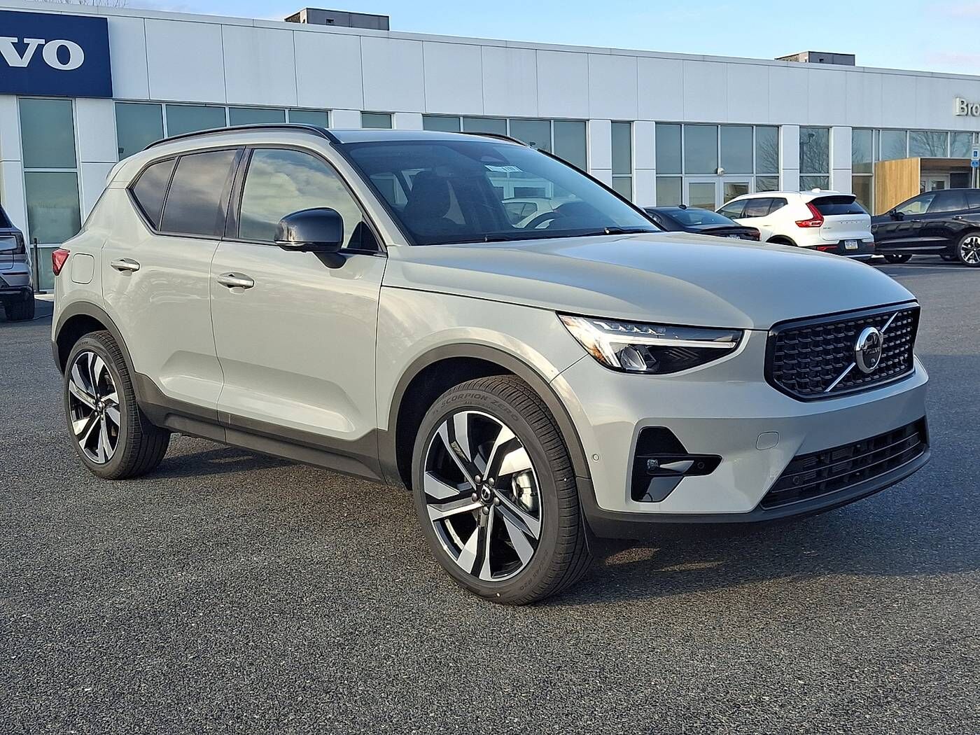2026 VOLVO XC40