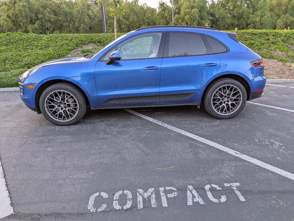 2017 PORSCHE Macan