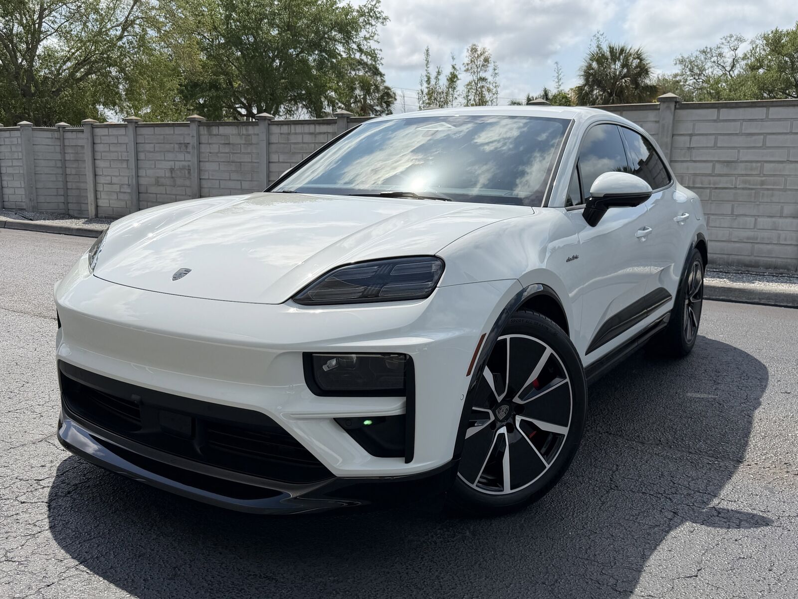 2024 PORSCHE Macan