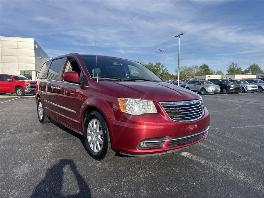 2016 CHRYSLER Town and Country