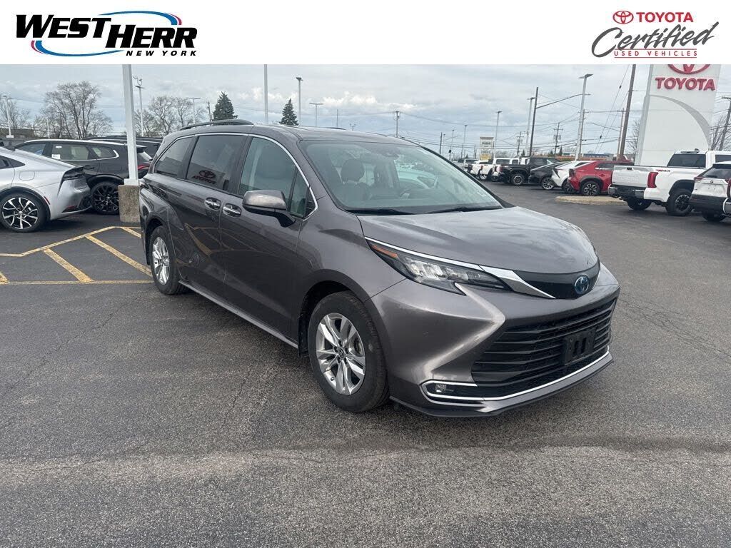 2024 TOYOTA Sienna