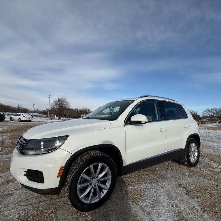 2017 VOLKSWAGEN Tiguan