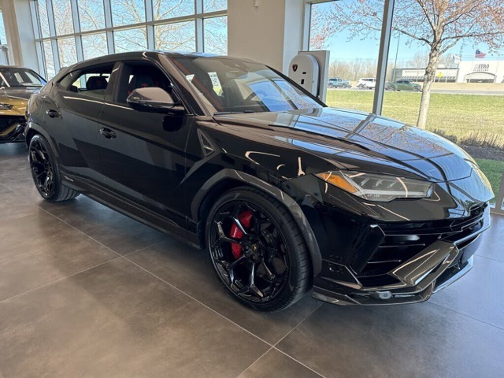 2024 LAMBORGHINI URUS