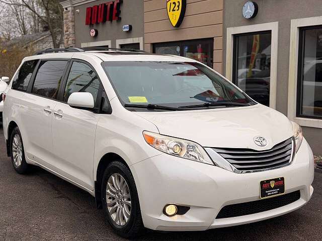 2017 TOYOTA Sienna
