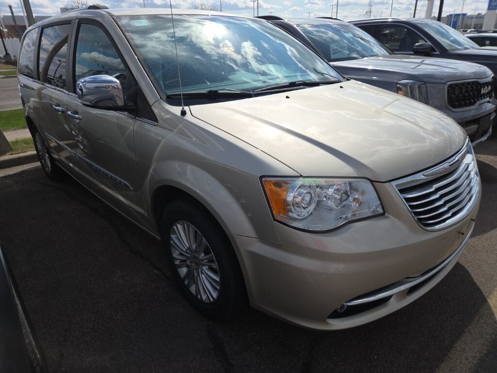2015 CHRYSLER Town and Country