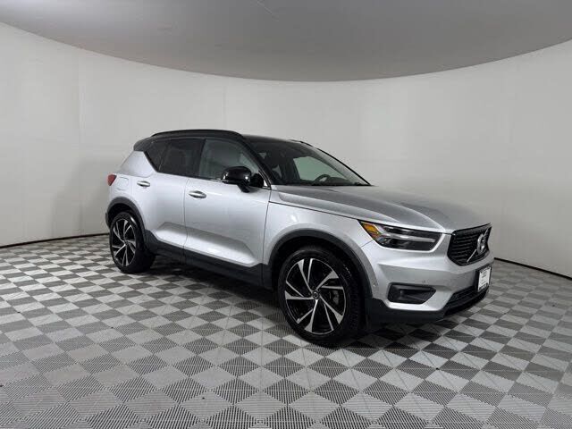2019 VOLVO XC40