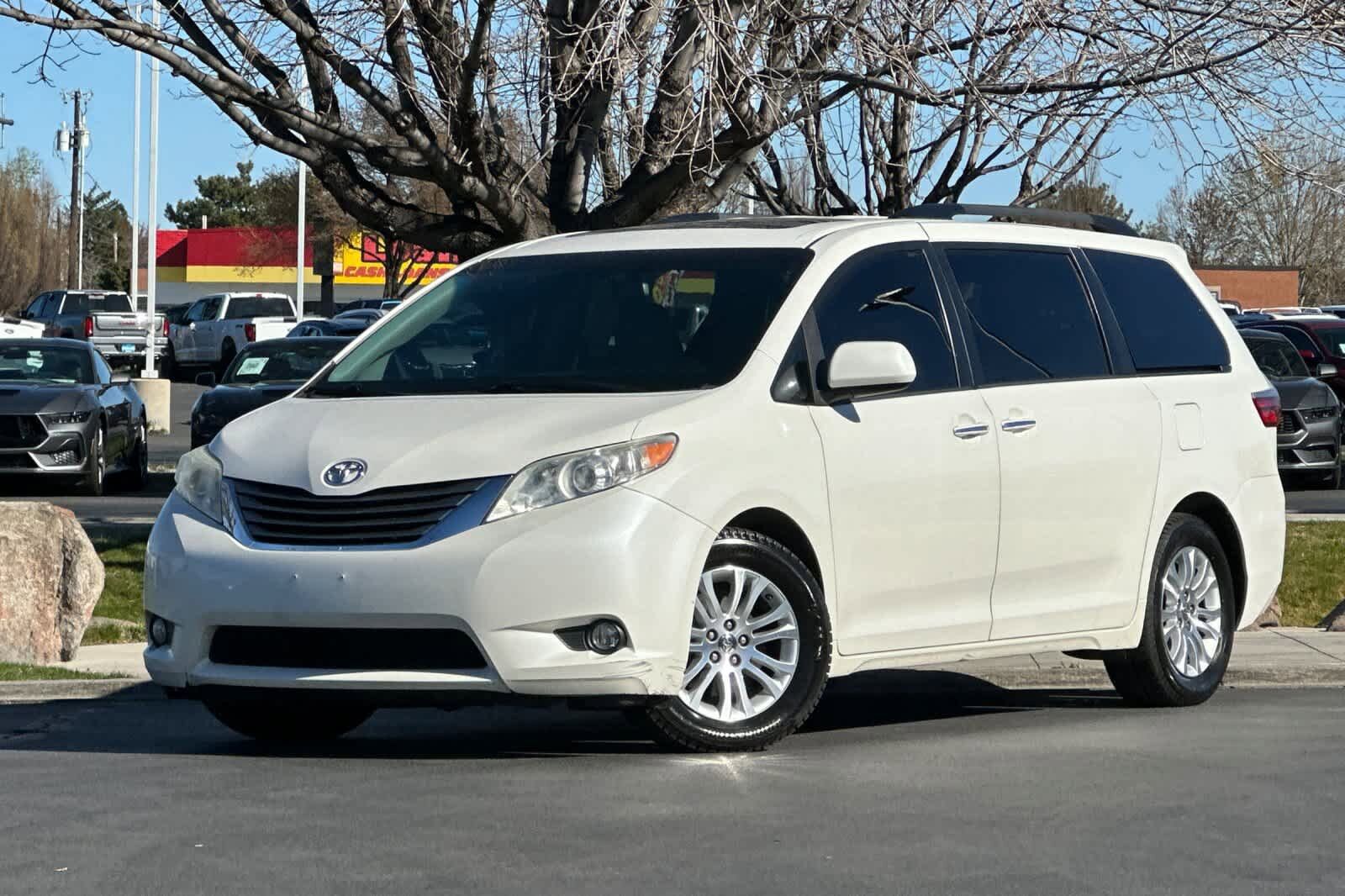 2017 TOYOTA Sienna