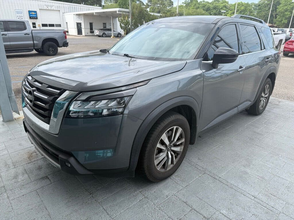 2022 NISSAN Pathfinder