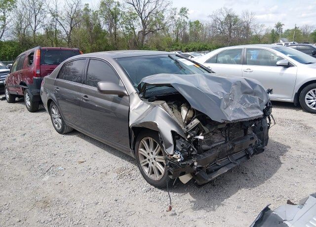 2005 TOYOTA Avalon