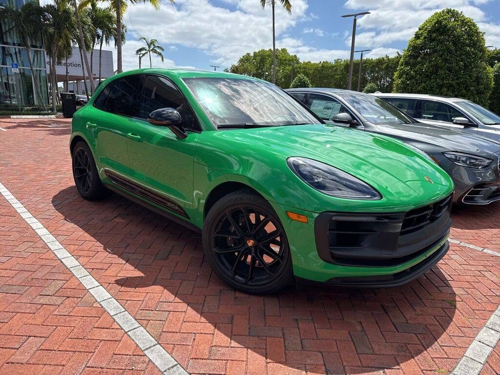 2024 PORSCHE Macan