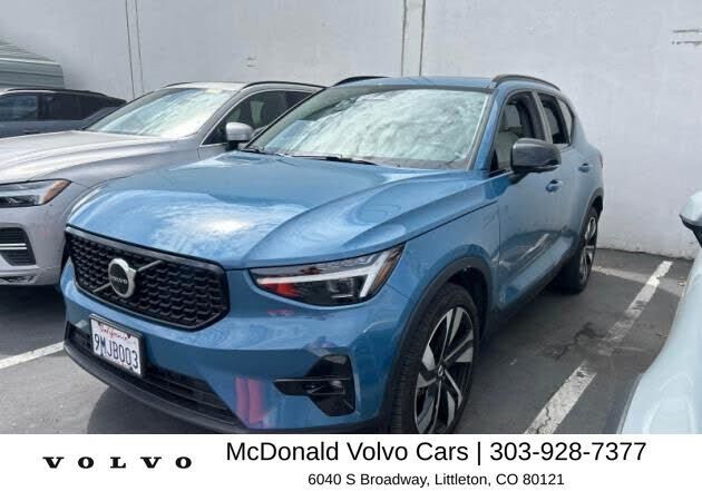 2024 VOLVO XC40
