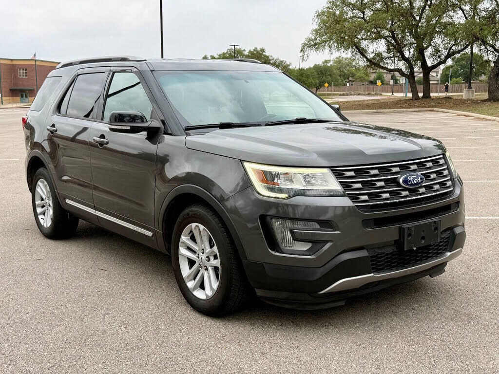 2017 FORD Explorer