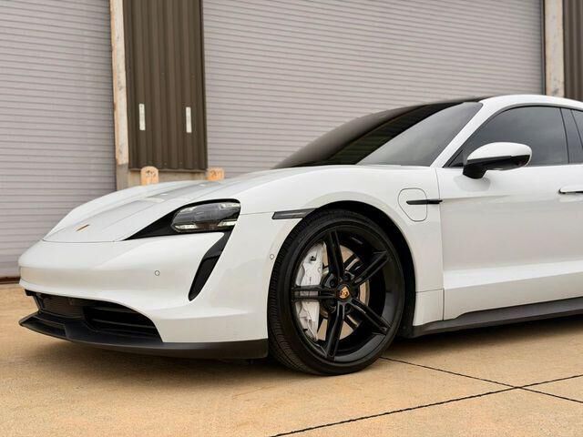 2020 PORSCHE Taycan