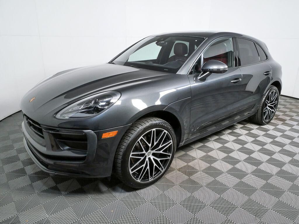 2024 PORSCHE Macan