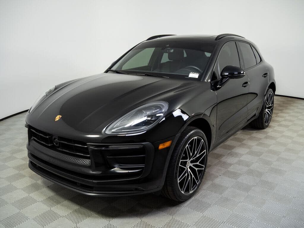 2024 PORSCHE Macan