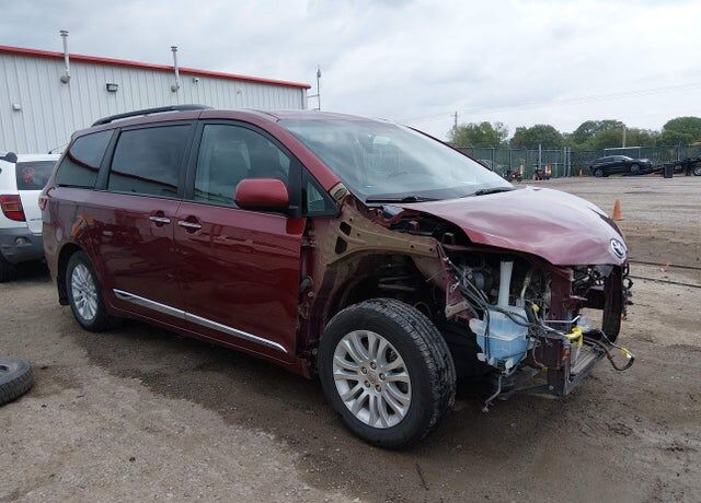 2015 TOYOTA Sienna