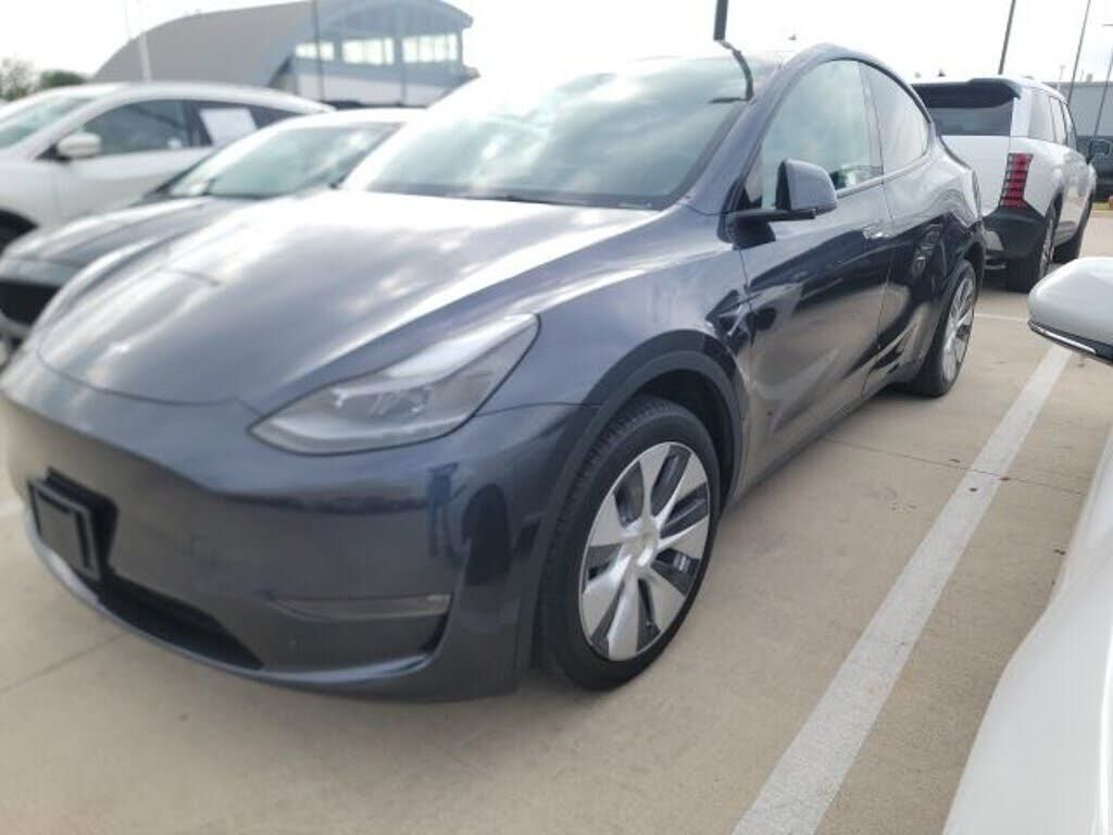2024 TESLA Model Y
