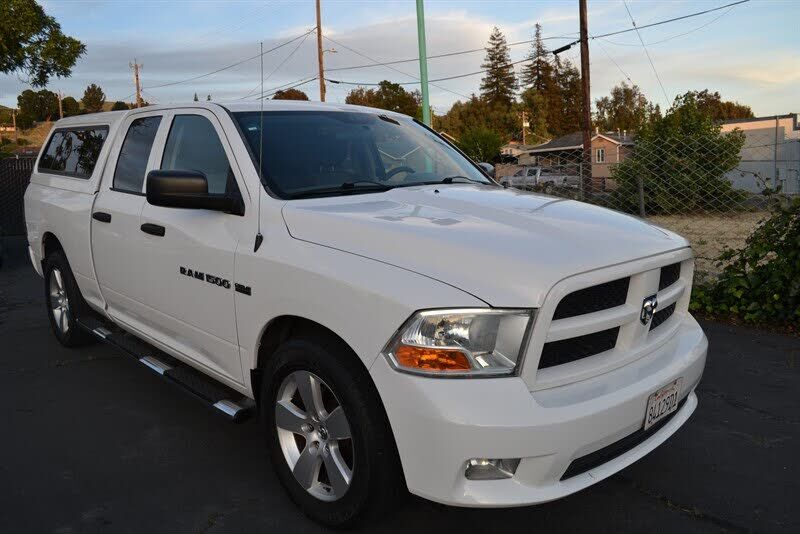 2012 DODGE Ram