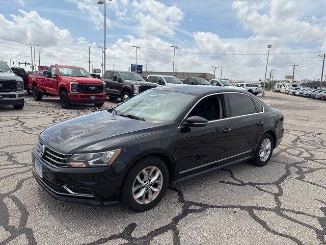 2017 VOLKSWAGEN Passat