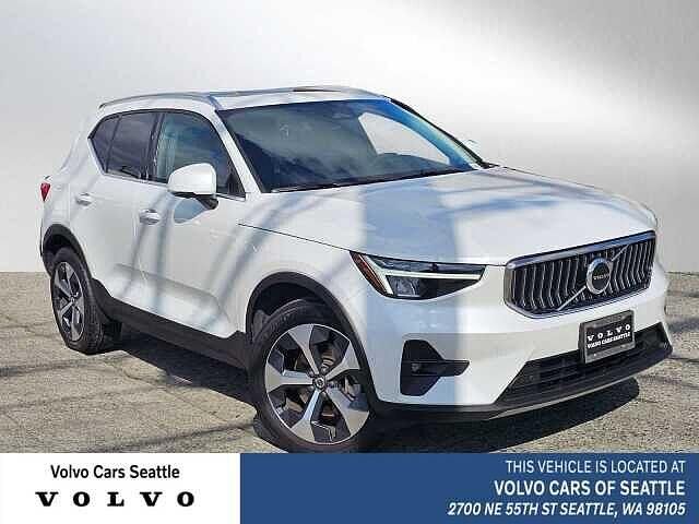 2023 VOLVO XC40