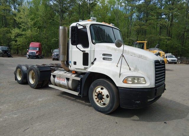 2005 MACK CX