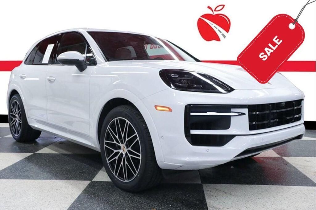 2024 PORSCHE Cayenne