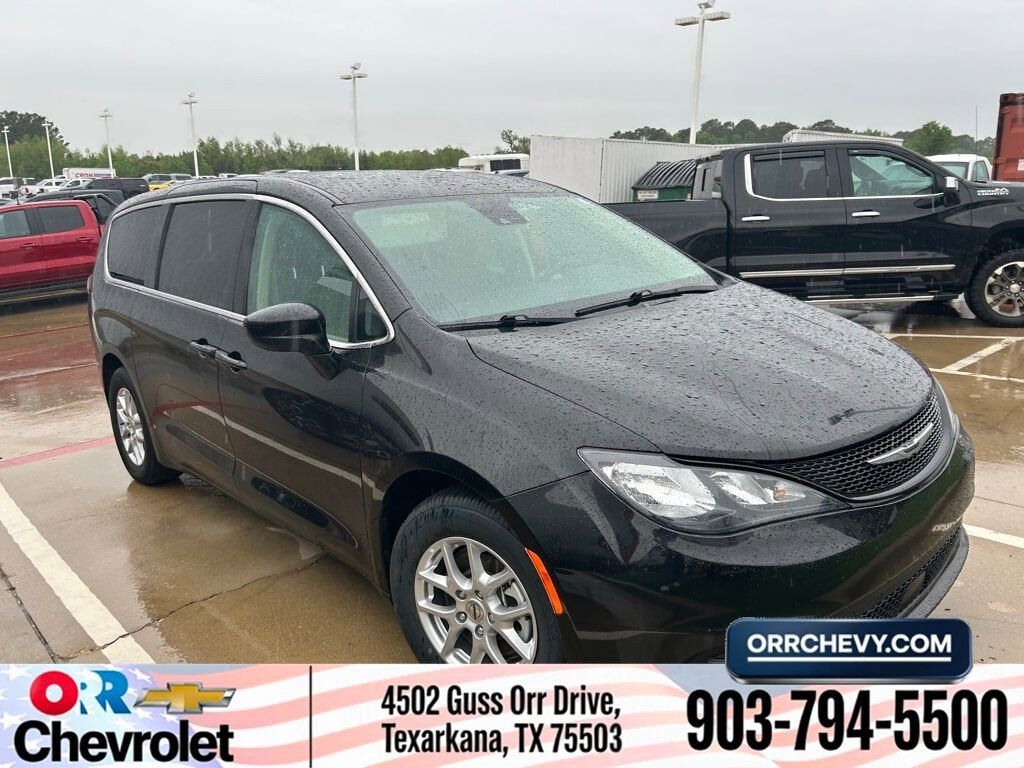 2023 CHRYSLER Voyager