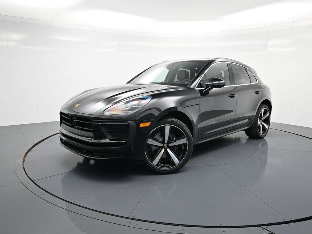 2026 PORSCHE Macan