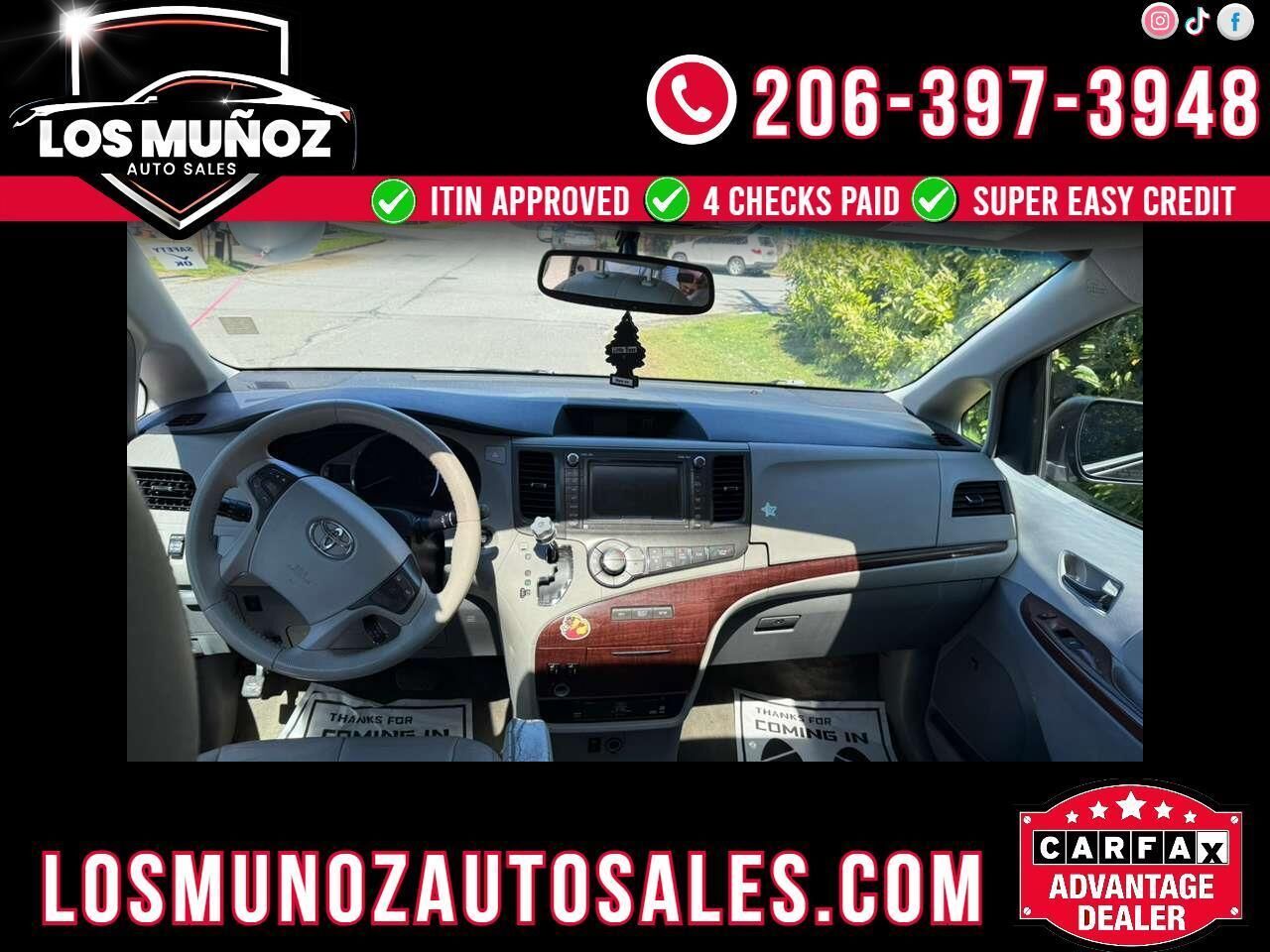 2011 TOYOTA Sienna