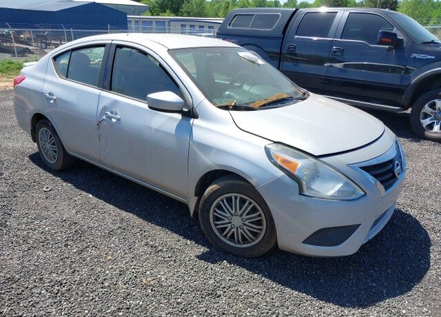 2016 NISSAN Versa