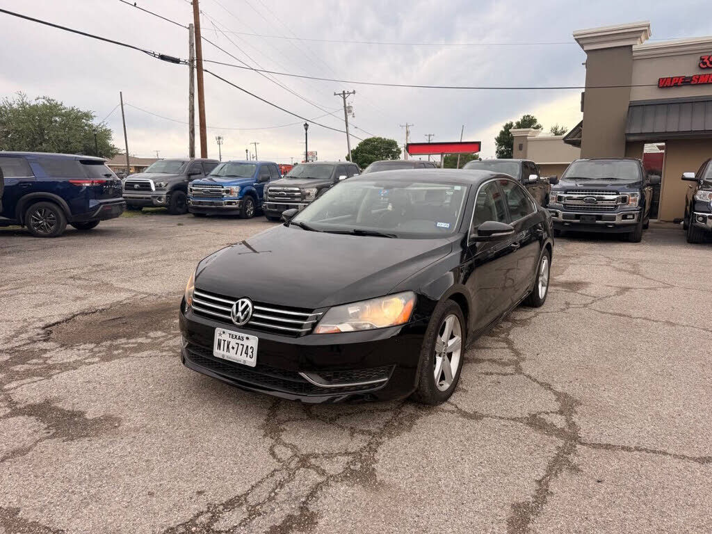 2012 VOLKSWAGEN Passat