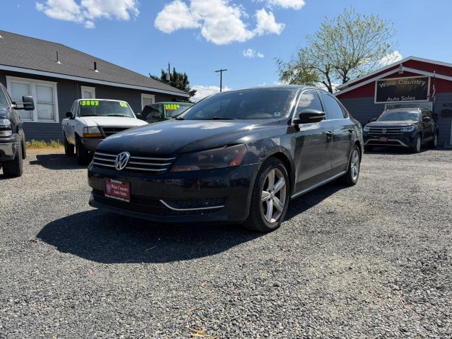 2012 VOLKSWAGEN Passat