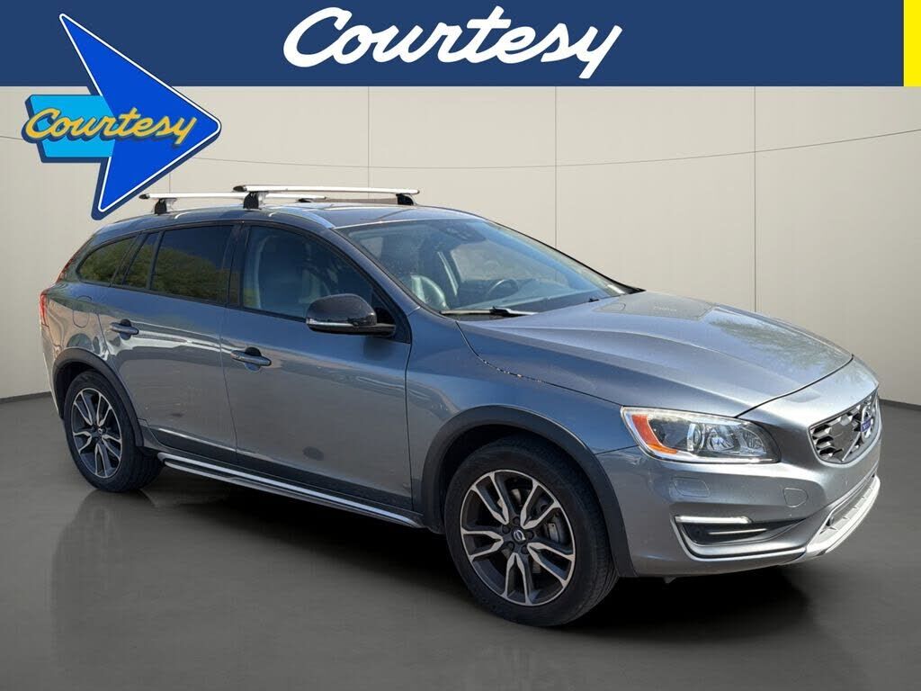 2016 VOLVO V60CC