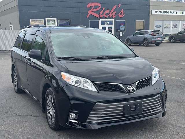 2019 TOYOTA Sienna
