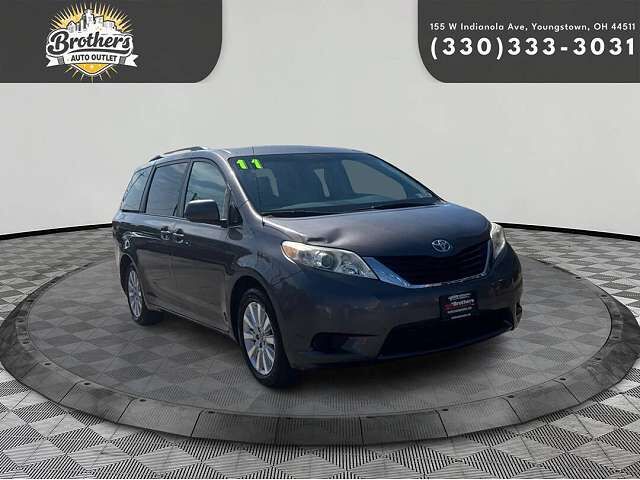2011 TOYOTA Sienna