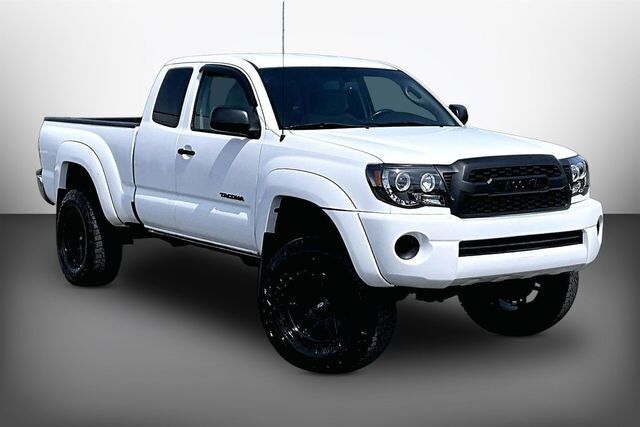 2011 TOYOTA Tacoma