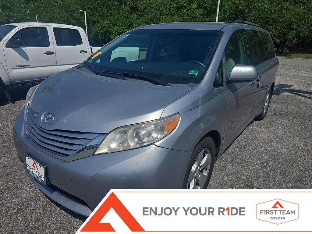 2016 TOYOTA Sienna